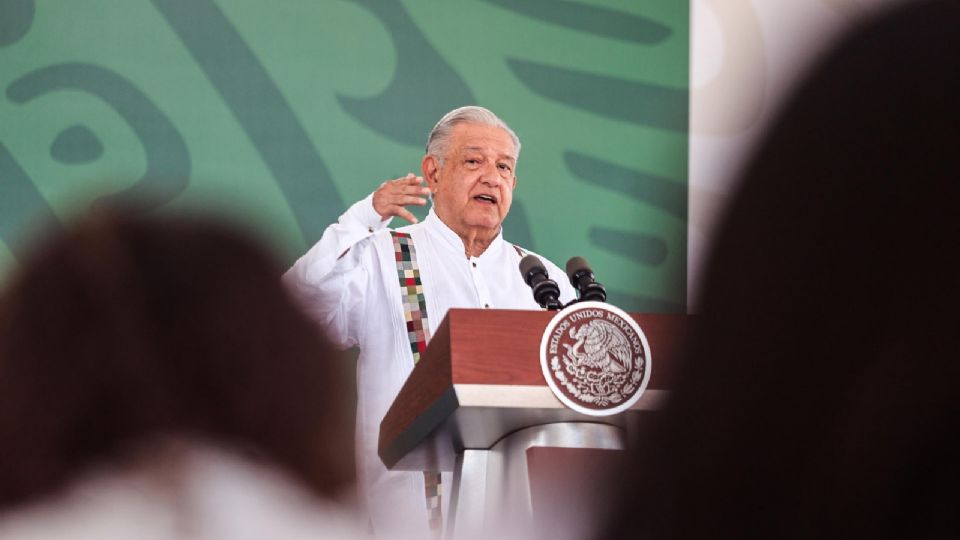 Andrés Manuel López Obrador, habla durante una rueda de prensa este jueves | EFE/ David Guzmán