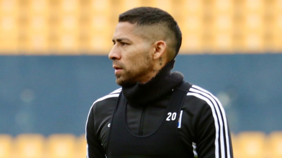 Javier Aquino durante un entrenamiento con el club felino en el Estadio Universitario