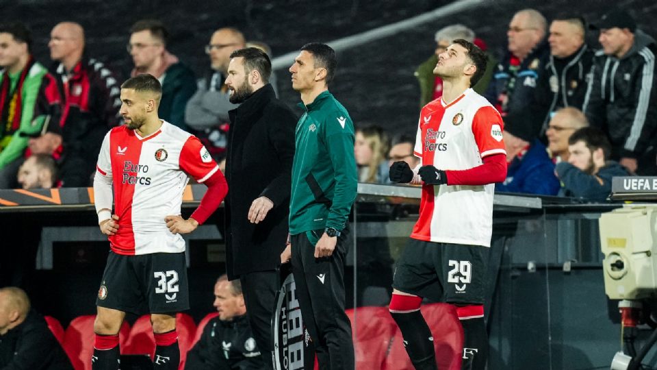 Santiago Giménez ingresó de cambio en el partido entre Feyenoord y Roma en la Europa League