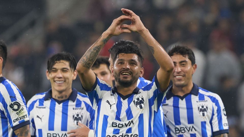 Jesús Corona celebra su gol ante Comunicaciones en el Estadio BBVA