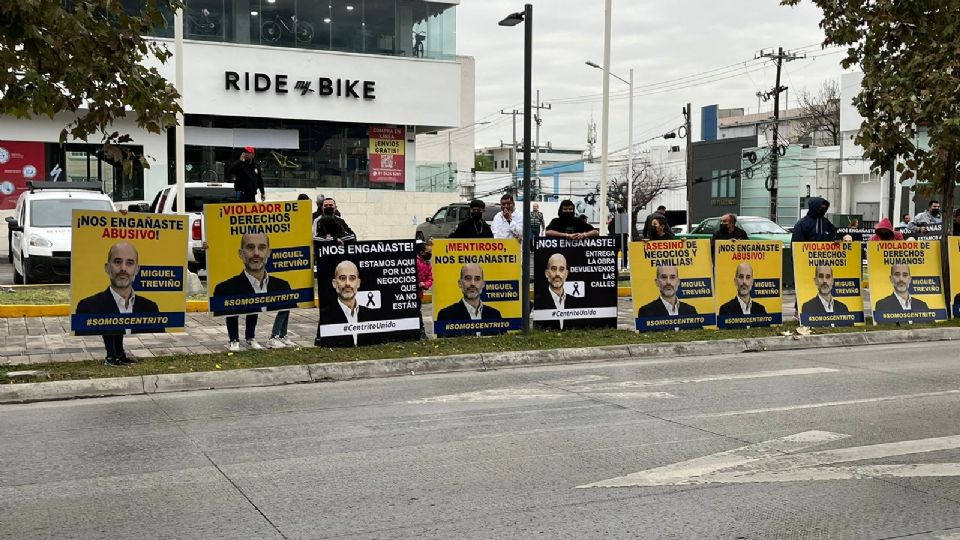 Vecinos del Casco y el distrito Centrito Valle en de San Pedro Garza García volvieron a protestar contra Miguel Treviño.