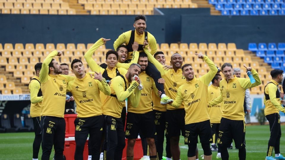 Los jugadores de Tigres al finalizar un entrenamiento en el Estadio Universitario