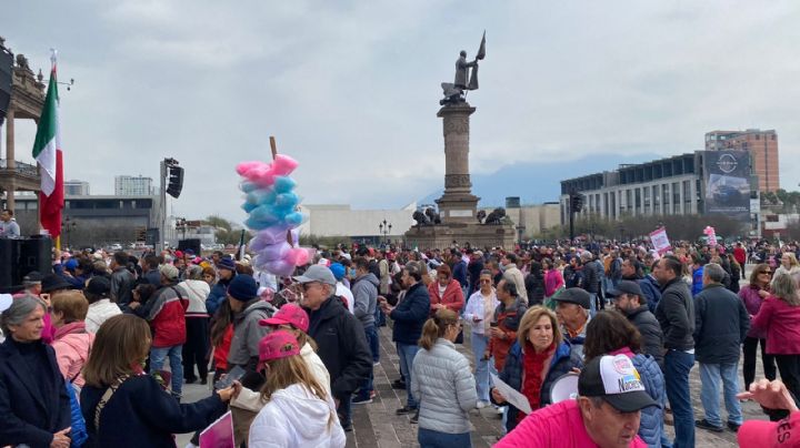 Protestan neoleoneses en defensa del INE