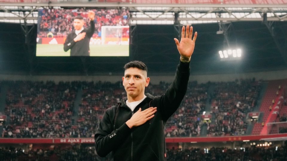 Edson Álvarez fue reconocido y homenajeado por Ajax, su ex equipo en el cual militó por cuatro años.