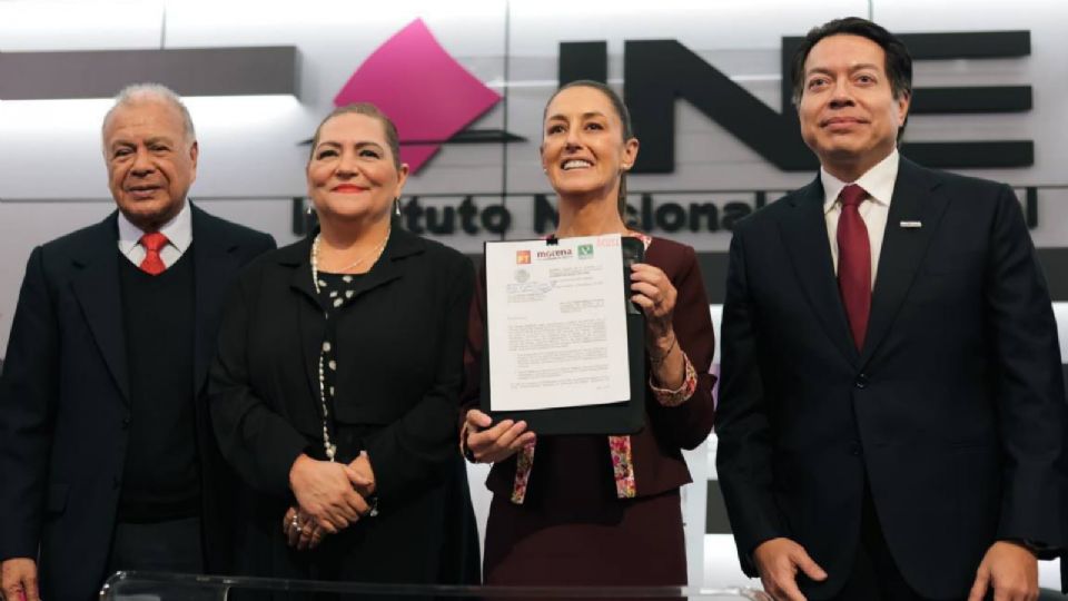 Claudia Sheinbaum durante su registro ante el INE.