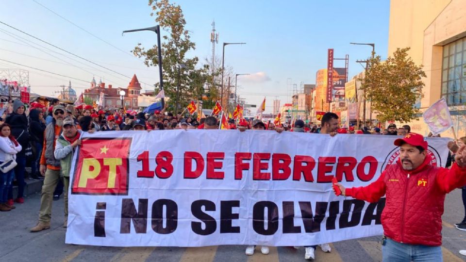 Concentración en la plaza de Colegio Civil.