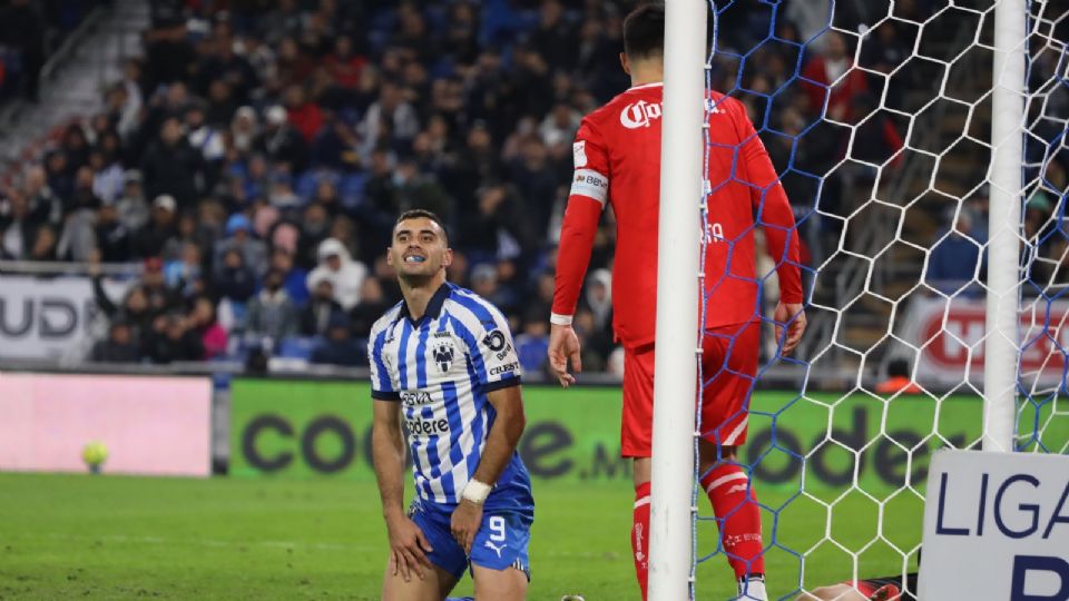 Germán Berterame lamenta una acción fallada durante el juego.