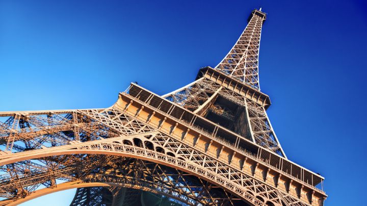 ¿Planeas viajar a París? Cierran la torre Eiffel hasta nuevo aviso