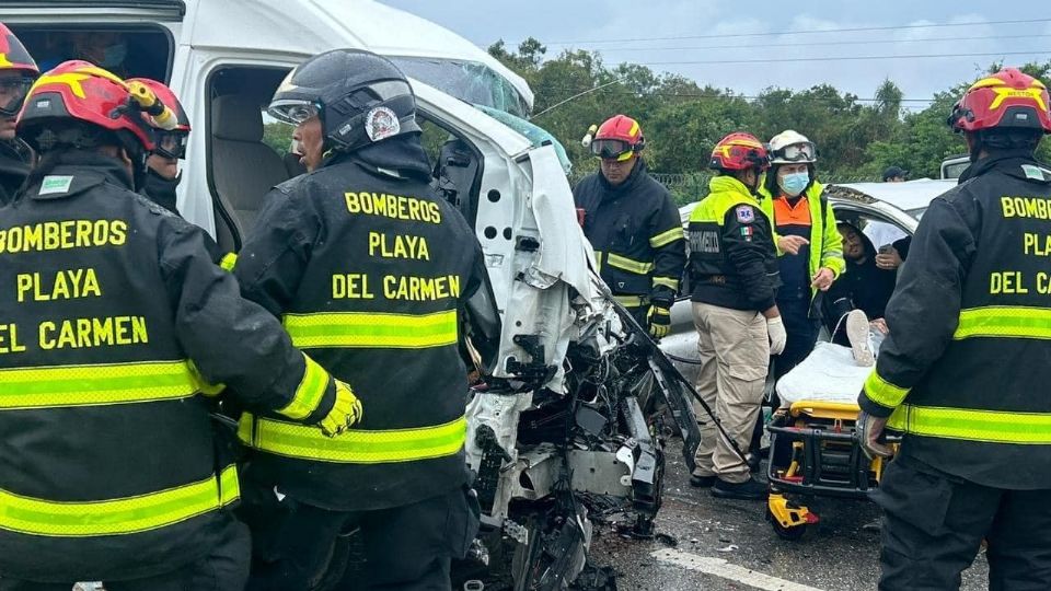 Mueren argentinos en accidente vial en Cancún | Facebook / Sría de Protección Civil, Prevención de Riesgos y Bomberos de Solidaridad