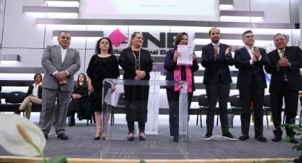 Xóchitl Gálvez registra su candidatura presidencial ante el INE