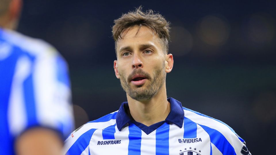 Sergio Canales aseguró que aún no alcanza su mejor nivel en la cancha, tras recuperarse de una lesión que lo mantuvo fuera de los terrenos de juego por varios meses.