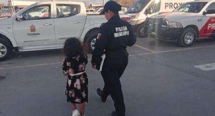 Rescatan a niña huérfana vendiendo chicles en Escobedo