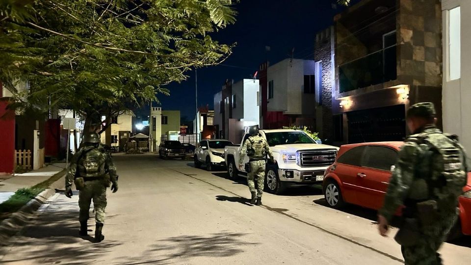 Elementos de la Sedena caminan por calles de Guadalupe