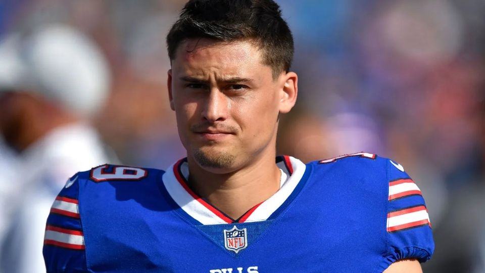 Matt Araiza regresa a la liga tras ser cortado por los Buffalo Bills en 2023.