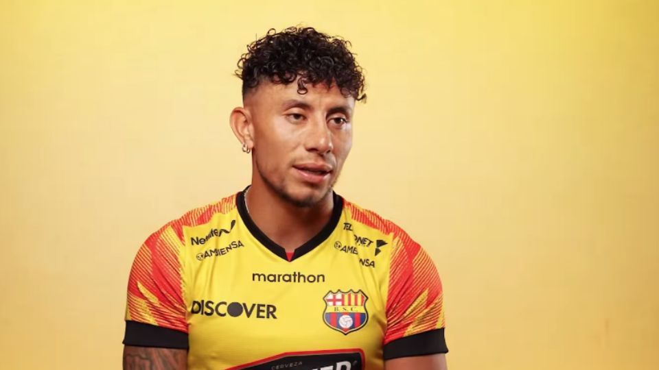 Joao Rojas firma con Barcelona SC tras rescindir su contrato con Monterrey.