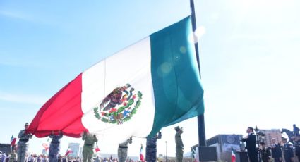 Conmemora gobierno del Estado el Día de la Bandera