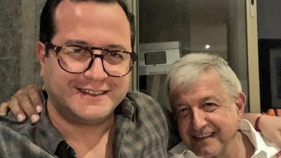 Andres Manuel López Obrador y su hijo.