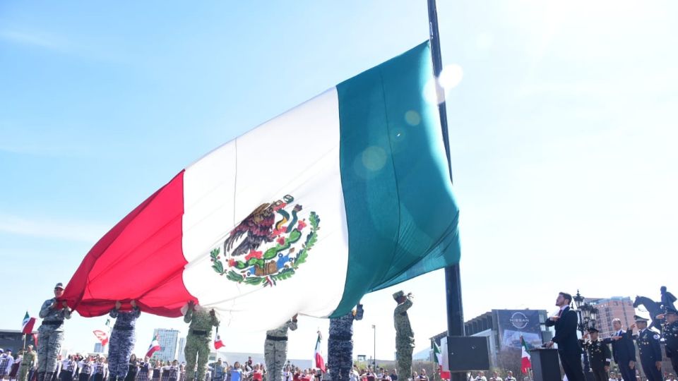 El gobierno de Nuevo León realizó la ceremonia conmemorativa del Día de la Bandera, en la presencia de Samuel García Sepúlveda.