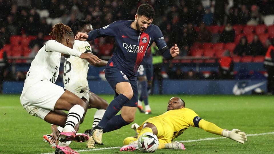 Los parisinos se mantienen de lideres de la liga francesa con 54 puntos, 11 unidades más que el segundo lugar.