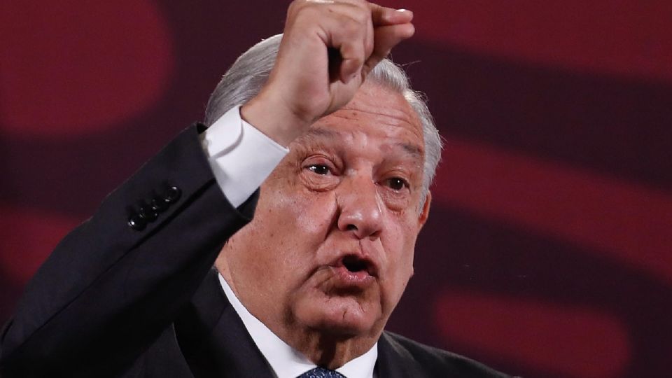 Andrés Manuel López Obrador, habla este lunes durante su conferencia de prensa matutina en el Palacio Nacional | EFE/ Sashenka Gutiérrez