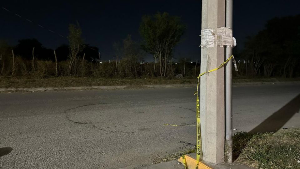 El cuerpo fue descubierto junto a la avenida Fraccionamiento Mario N. Floret, en la colonia Praderas de Huinalá, en el municipio de Apodaca.