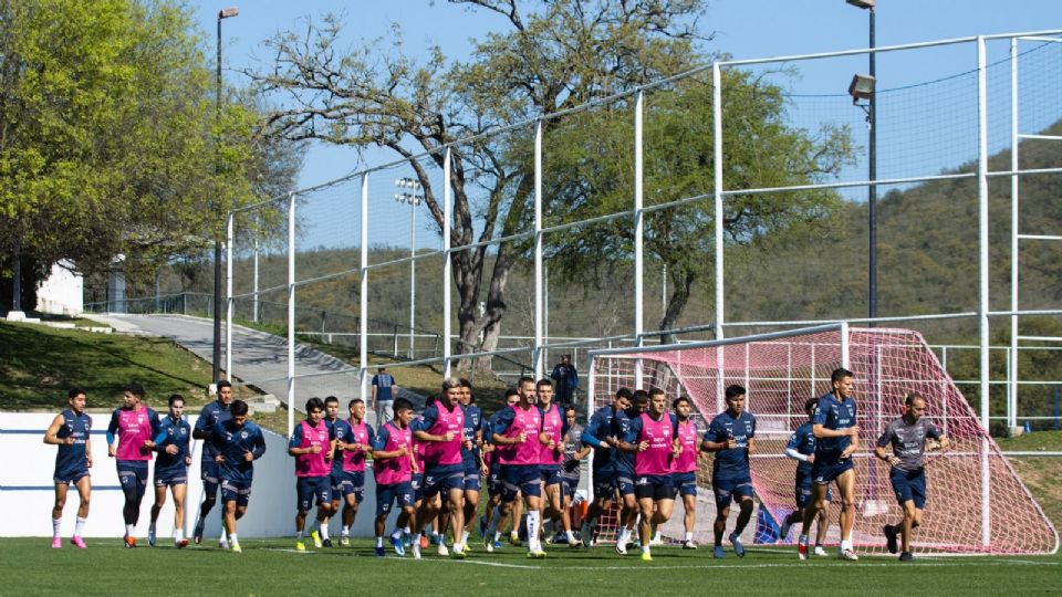 Los Rayados durante un entrenamiento en El Barrial