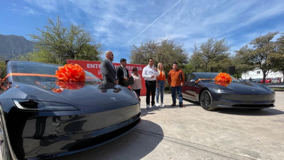 Entrega de autos Tesla.