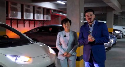 Samuel anuncia junto a Stella Li, de BYD, la venta en México del auto eléctrico más barato