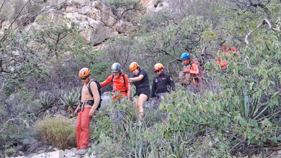 GREM - Respuesta en Montaña auxilia a mujer lesionada en La Huasteca | Facebook / GREM - Respuesta en Montaña