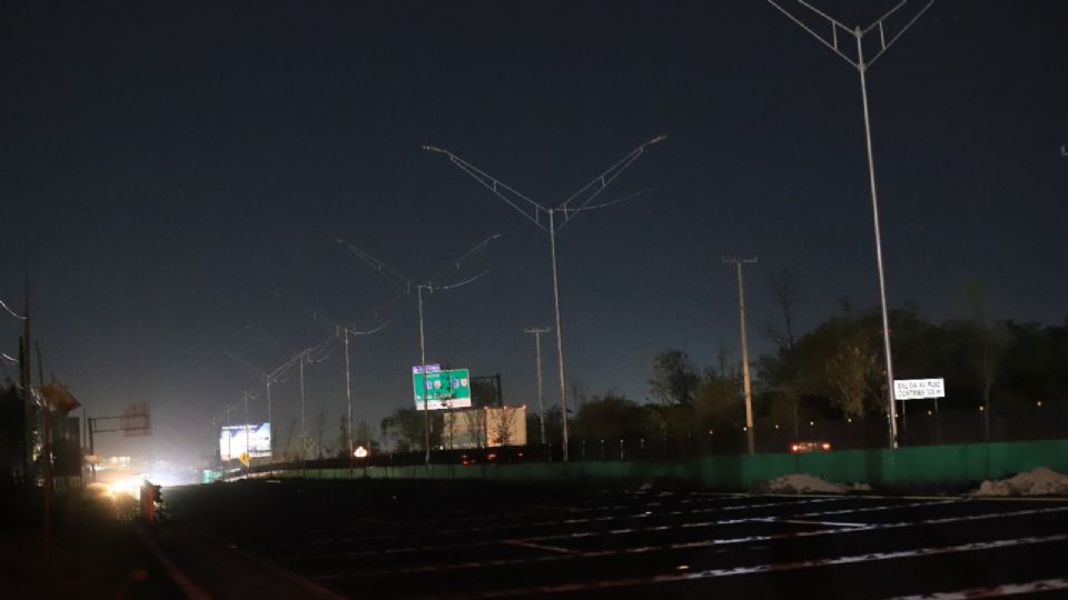 Autopista al Aeropuerto Internacional de Monterrey.