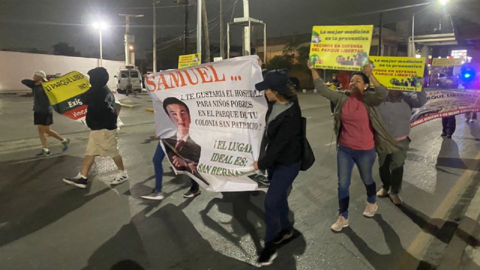 Protesta en el cruce de la avenida Rodrigo Gómez y Xilofactos.