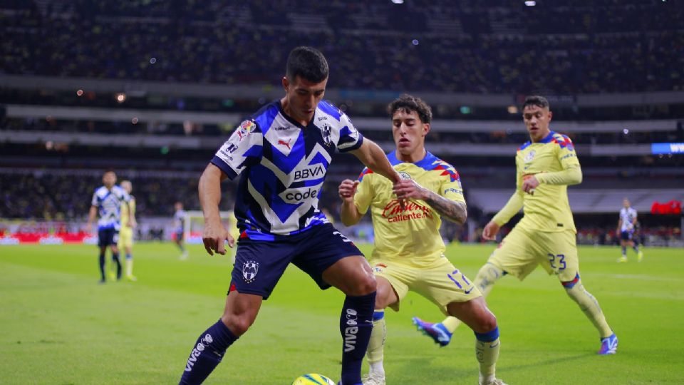 Los Rayados del Monterrey empataron ante el América por un marcador de 1-1 en la cancha del Estadio Azteca.