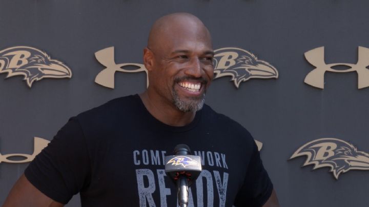 NFL: Nombra Dolphins a Anthony Weaver como coordinador defensivo