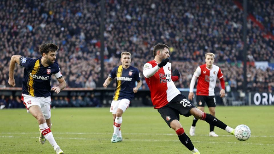 Feyenoord derrotó 1-0 al AZ Aikmaar en la jornada 20 de la Eredivisie, pero el mexicano Santiago Giménez ligó su tercer partido sin gol en liga.