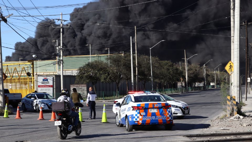 Operativo para sofocar incendio en fábrica de San Nicolás.