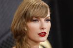 Investigan al padre de Taylor Swift por agredir a un fotógrafo en Australia
