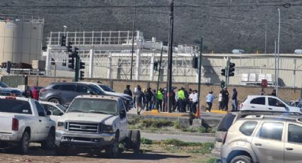 Bloquean avenida Raúl Salinas, en Escobedo, por falta de energía eléctrica