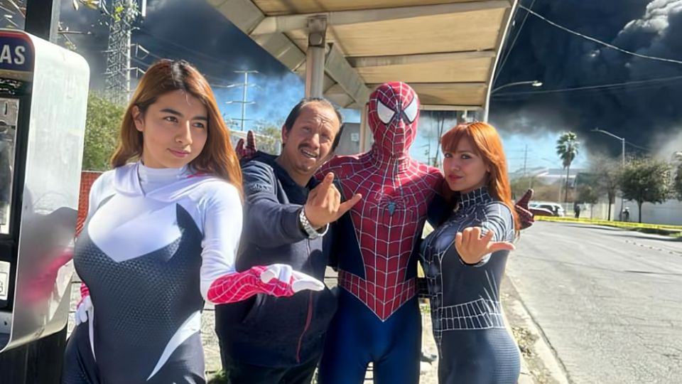 Joven vestido de Spider-Man y compañeras arácnidas acuden a incendio en San Nicolás | Facebook / Spider monterrey