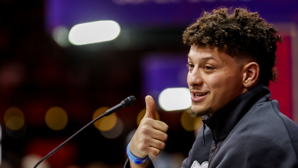 Patrick Mahomes, quarterback de los Chiefs de Kansas City, consideró que es pronto para hablar de dinastía de su equipo, pero destacó que la receta para el éxito es tener continuidad y no conformarse.