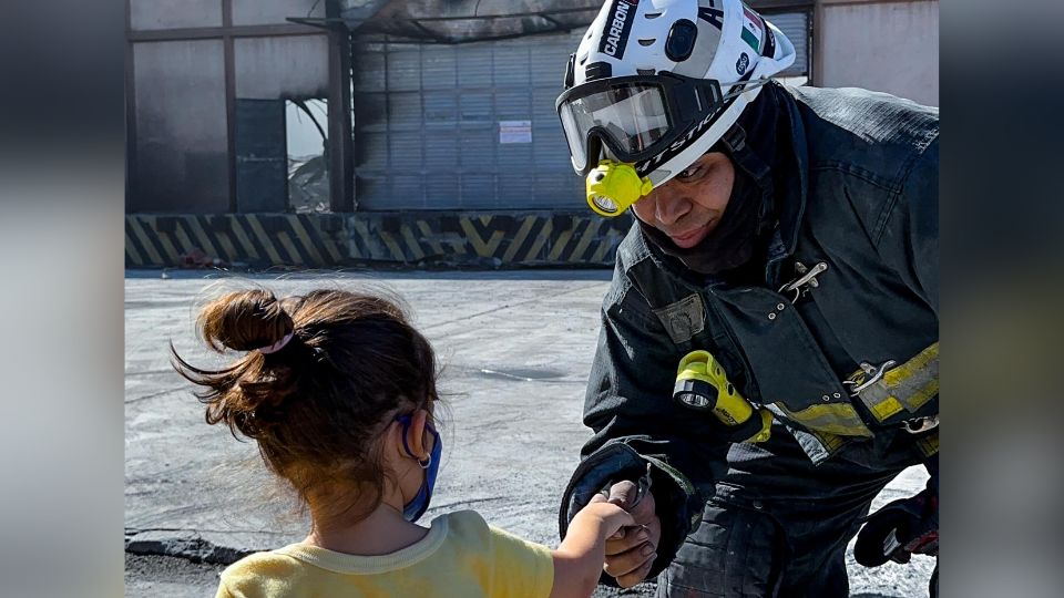 San Nicolás realiza operativo en zona afectada por incendio de fábrica | Facebook / Daniel Carrillo Martínez