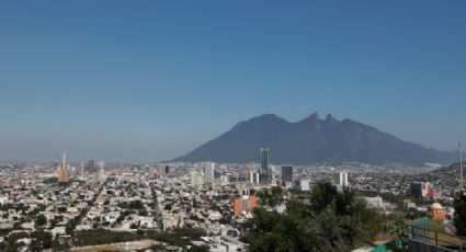 Zona metropolitana luce amanecer con buena y regular calidad del aire