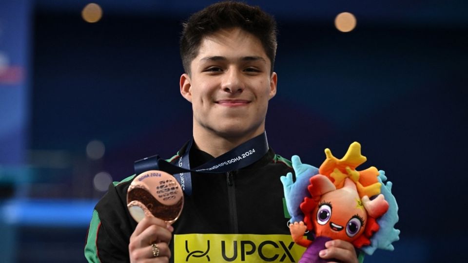 Osmar Olvera, representante de Nuevo León, ganó la medalla de broce en trampolín de 3 metros en el Campeonato Mundial de Deportes Acuáticos Doha 2024.