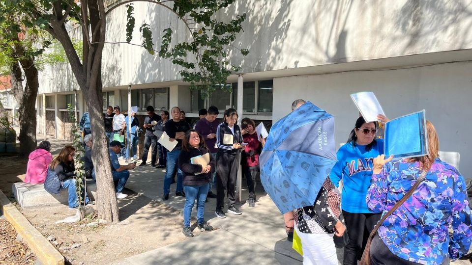 Subdelegaciones del IMSS registran largas filas por trámite de Modalidad 40