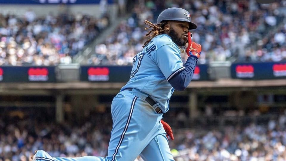 El pelotero dominicano, Vladimir Guerrero Jr, recibirá un salario de 19.9 millones de dólares en la temporada 2024 de Grandes Ligas.