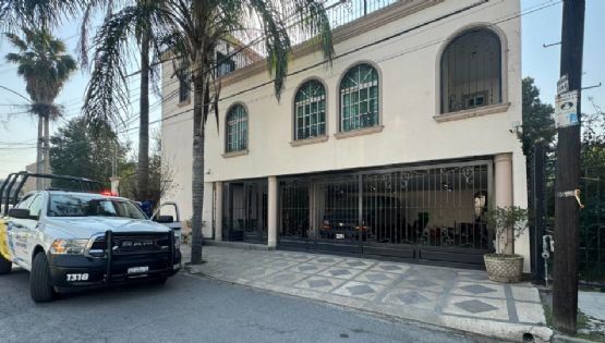 Hombres allanan casa, someten a familia y roban Mercedes Benz en Monterrey