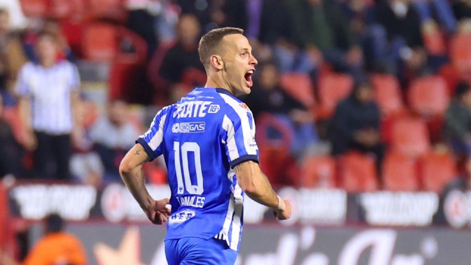 Sergio Canales festeja su gol frente a Xolos de Tijuana