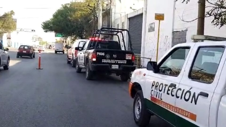 Llega Protección Civil y policías donde murieron los hombres.