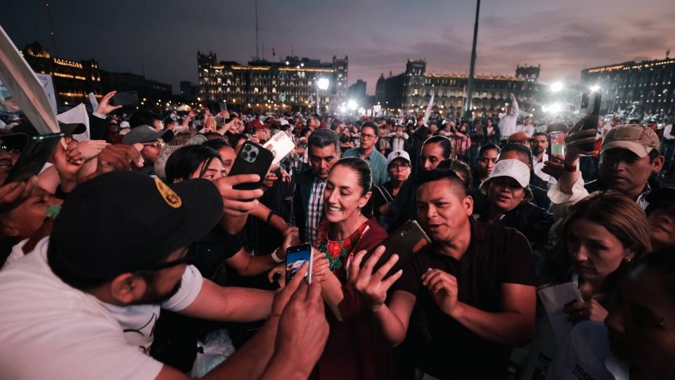 Claudia Sheinbaum inicia campaña presidencial en el Zócalo de la CDMX