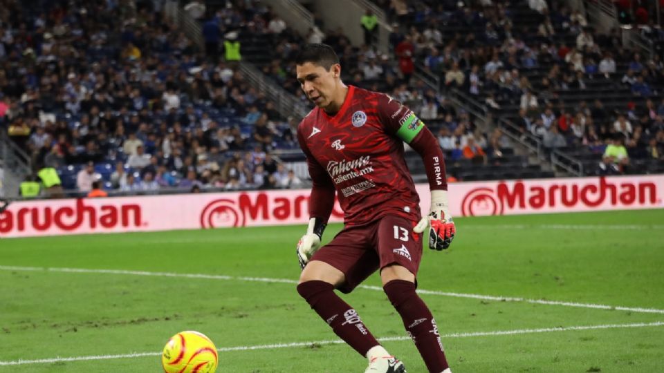 Hugo González en partido ante Rayados en el BBVA.