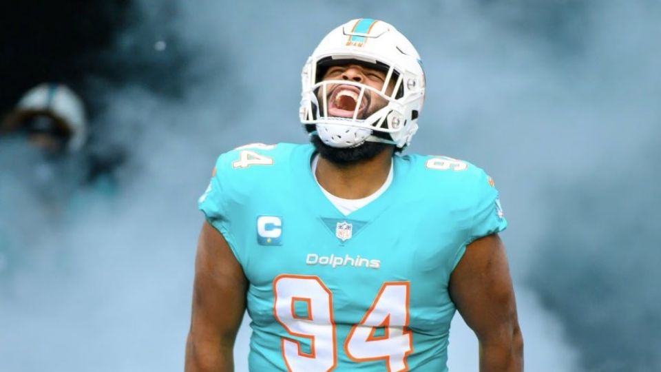 Las Vegas Raiders firmaron este lunes a Christian Wilkins.